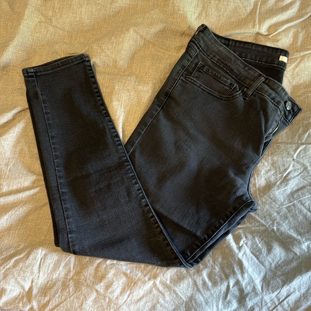 Black Levi 711 Skinny jeans. Size 31. Used but in great condition